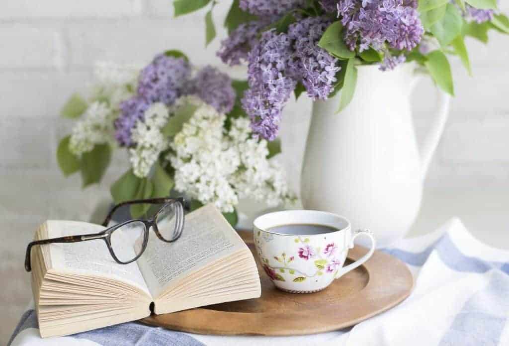 Enjoyable coffee and a book - 